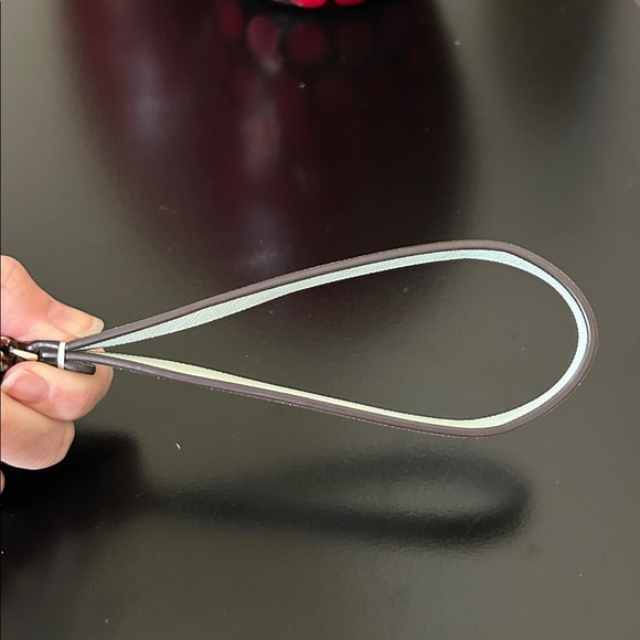 Kate Spade Lucy Day Tripper Daisy Medium L-Zip Wristlet EUC (MSRP $139) - Picture 14 of 17